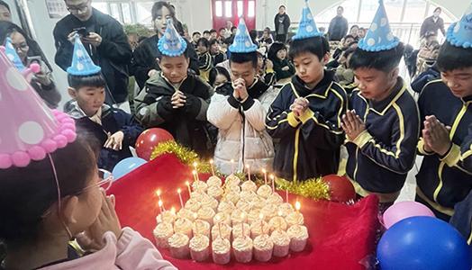 春暖花开，为你而来——小学部二、三月生日庆典纪实